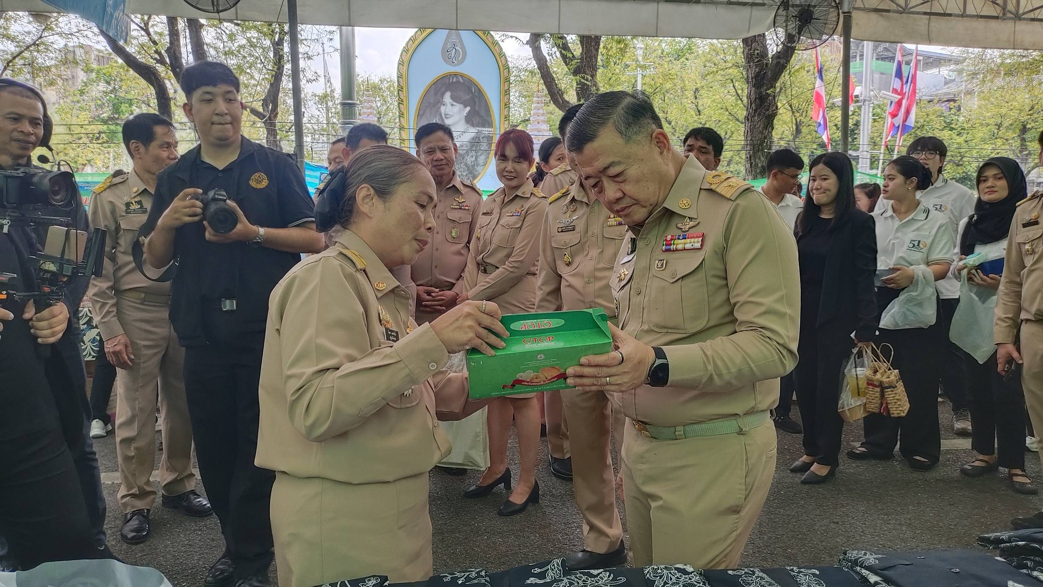 title - ส.ป.ก.สตูล ร่วมออกร้านจำหน่ายสินค้าเนื่องในวันคล้ายวันสถาปนา ส.ป.ก. ครบรอบ 51 ปี ณ ส.ป.ก. ถนนราชดำเนินนอก กทม.